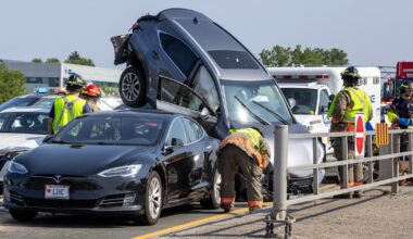 Vehicle flips on to another in Highway 404 crash, no one seriously hurt