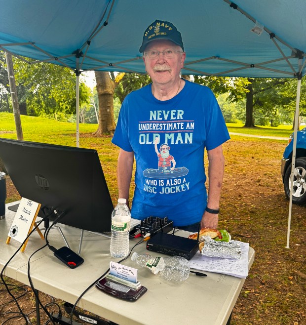 “The Music Mann” (aka Barry Redemann) kept the scene rockin’...