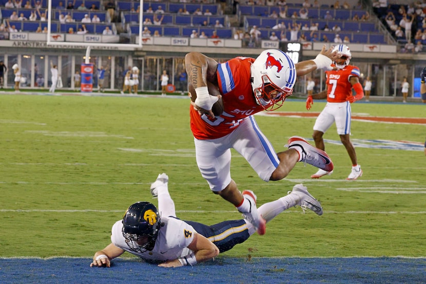 SMU linebacker Alexander Kilgore (54) scores a touchdown over East Texas A&M quarterback...