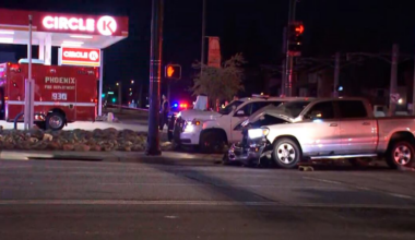 2 officers, 2 drivers hospitalized after crash in north Phoenix
