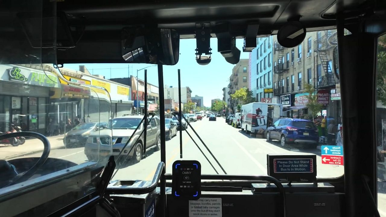 Tremont Ave Bus