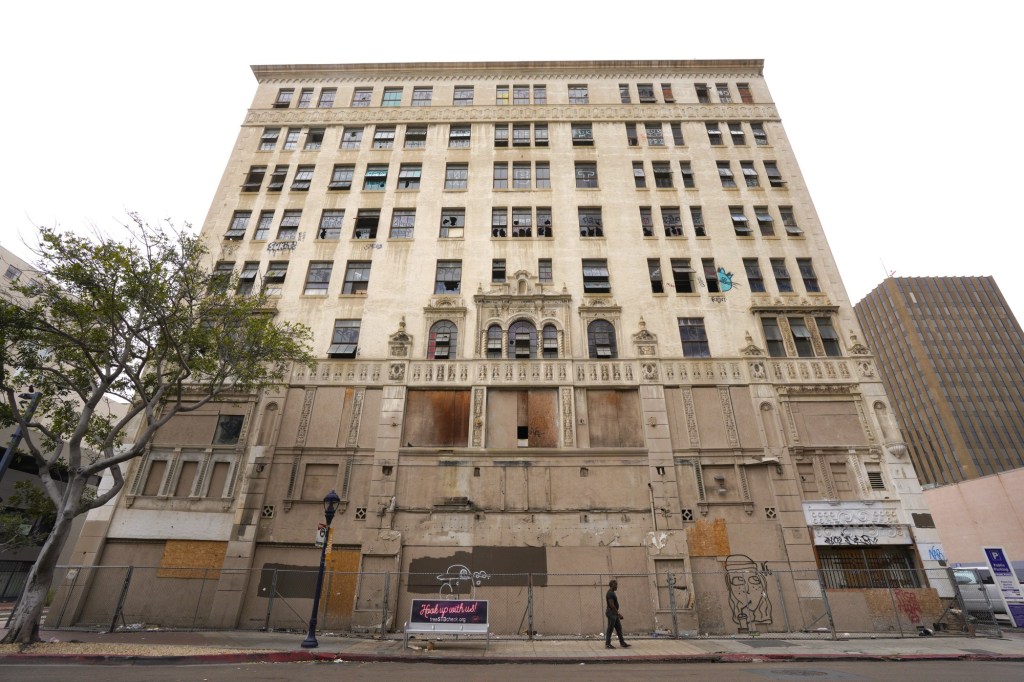Decaying California Theatre must be sold or demolished – San Diego Union-Tribune