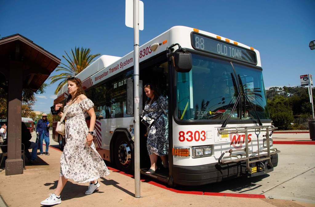Bringing MTS bus drivers in-house would mean higher costs, more reliable service, study finds – San Diego Union-Tribune