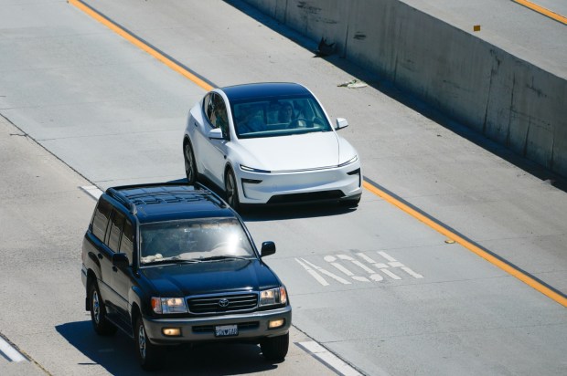 Vehicles used the HOV lane on Interstate 805 in Chula Vista, CA, on Tuesday, Aug. 5, 2025. The federal law that allows California's electric vehicles to use the high-occupancy vehicle lane without passengers is set to expire, spelling a likely end to a popular incentive amid broader attacks on EV-friendly policies by the Trump administration. (Nelvin C. Cepeda / The San Diego Union-Tribune)