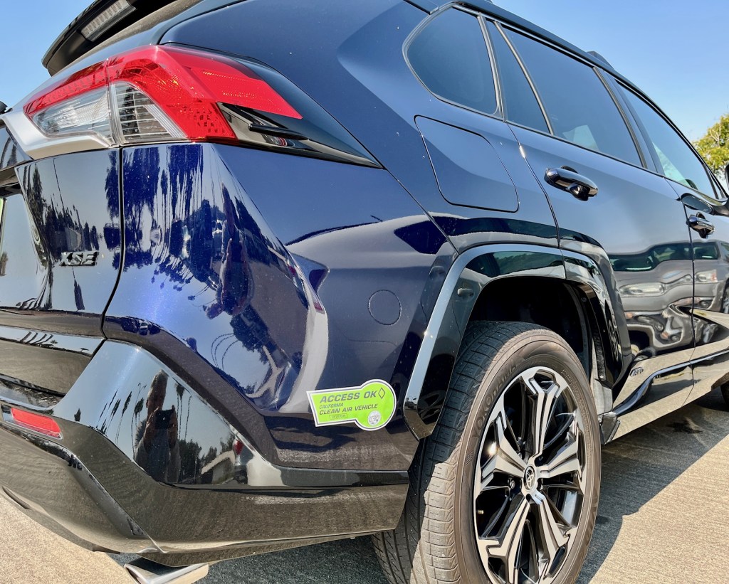 Driving alone in an EV in the carpool lane? Your sticker is about to expire — maybe for good – San Diego Union-Tribune