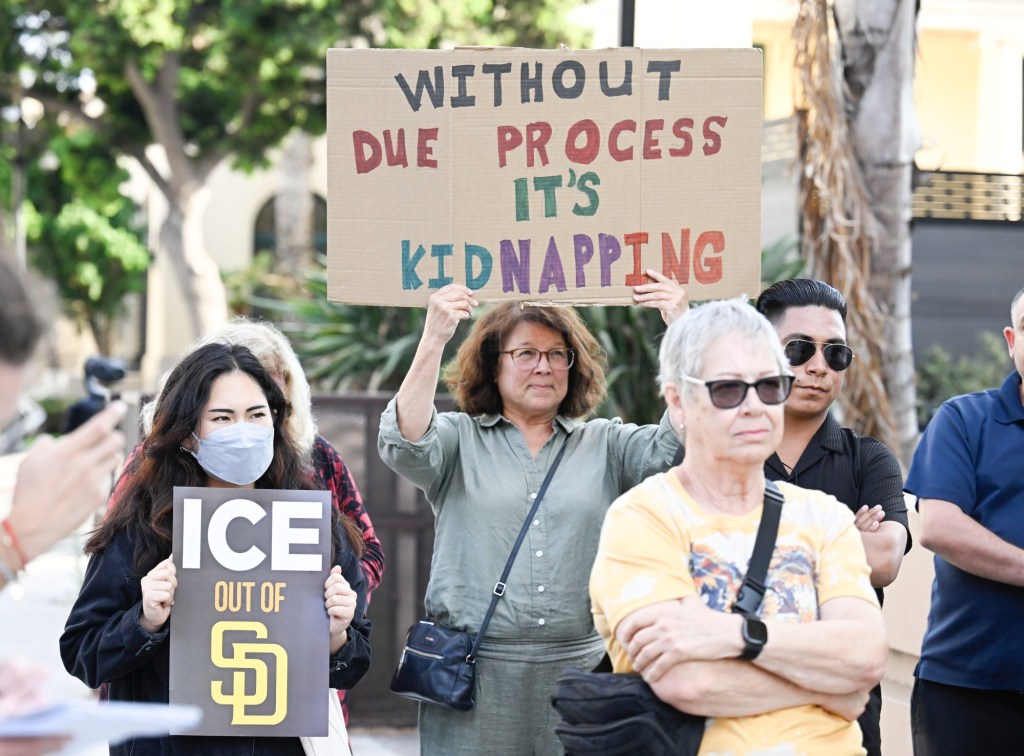 How neighborhoods are fighting back against ICE – San Diego Union-Tribune
