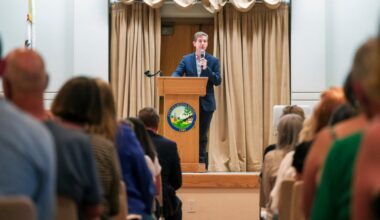 Rep. Mike Levin hears from voters amid California redistricting fight