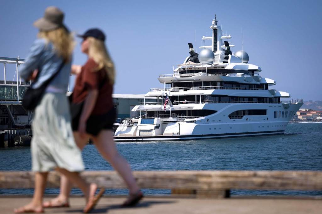 Seized $325M yacht up for auction in San Diego