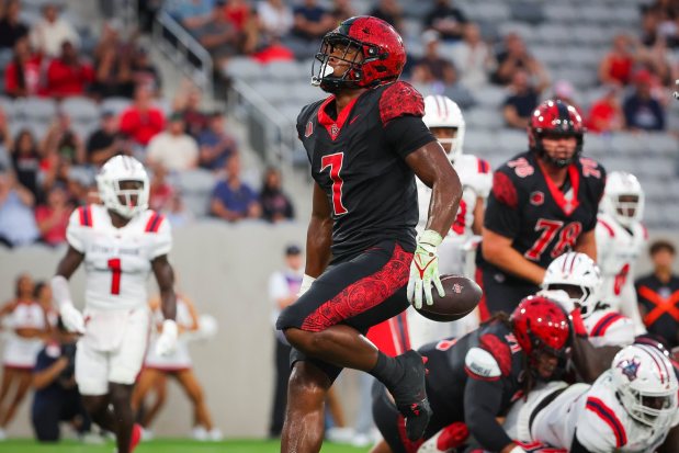 Lucky Sutton #7 of San Diego State runs the ball in for a touchdown against Stony Brook during the first half at Snapdragon Stadium on Thursday, Aug. 28, 2025 in San Diego, CA. (Meg McLaughlin / The San Diego Union-Tribune)