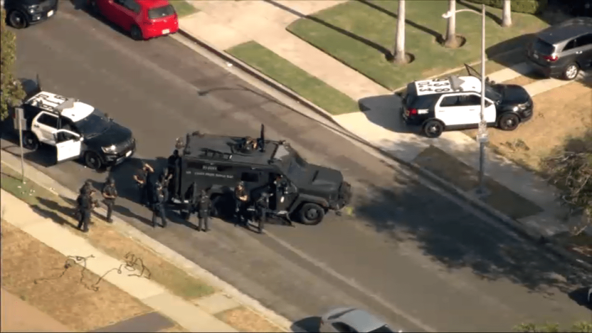 SWAT operation shuts down neighborhood in West Adams – NBC Los Angeles