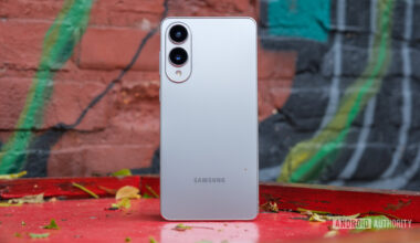 Samsung Galaxy S25 Edge standing hero