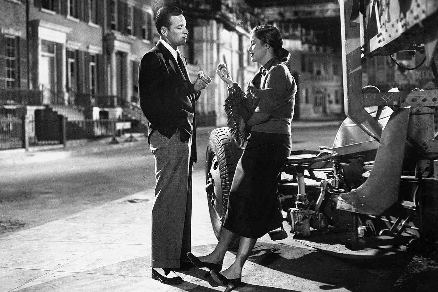 'Sunset Boulevard' actress says costar's wife yelled 'cut' during kiss