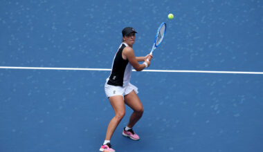 Swiatek stretched to three sets by Lamens, but advances at US Open