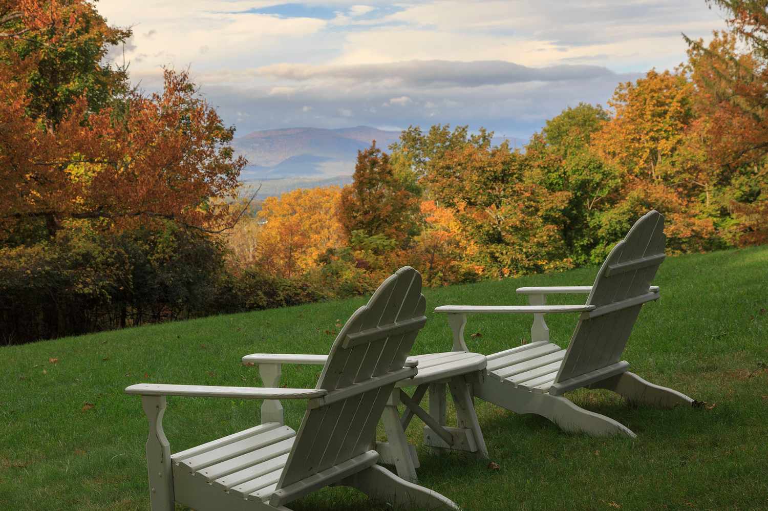 We Asked Travel Experts Their Favorite Getaway From New York City—and They All Picked This Riverfront Town