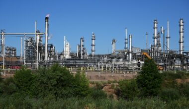 Suncor to spend $57 million to curb air pollution in Commerce City