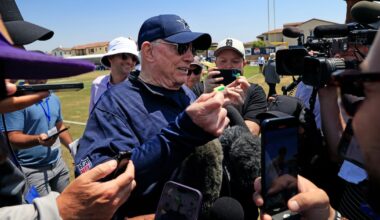 Cowboys owner Jerry Jones doesn’t plan to trade Micah Parsons despite request