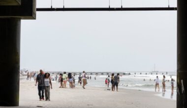 Tim Williams, of Fair Lawn, N.J., 45, and his girlfriend Danielle Ryan, 42, are out walking along the shore celebrating Danielle’s birthday in Atlantic City earlier this month. Coming up, a postcard-perfect weekend.