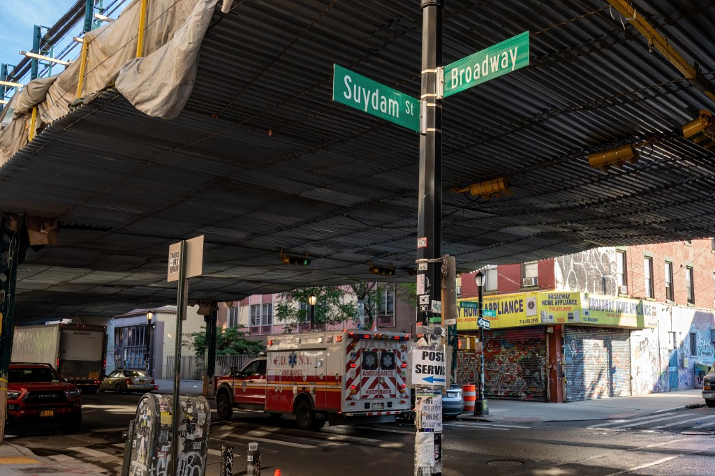 Cops looking for driver who fatally struck man on Brooklyn street