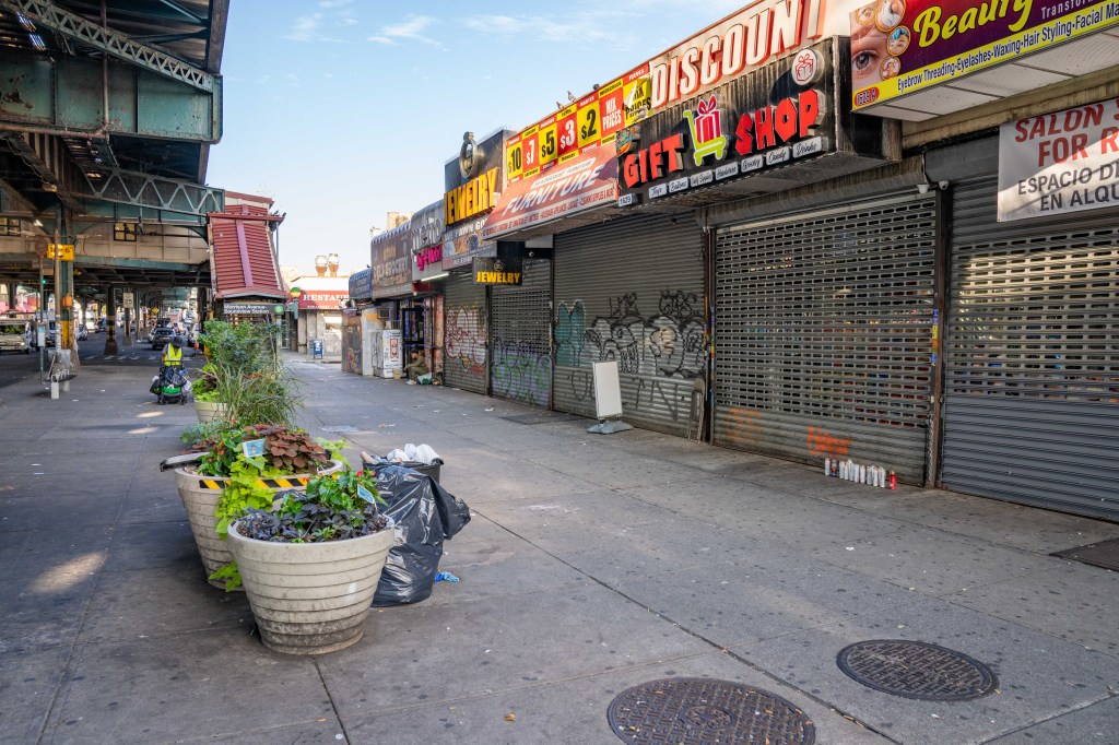 Man, 33, fatally shot in head on Bronx street