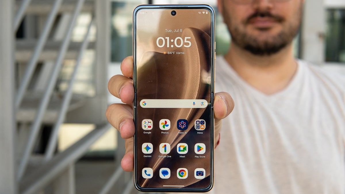 The premium Motorola Razr+ (2025) is hard to resist at its latest discount
