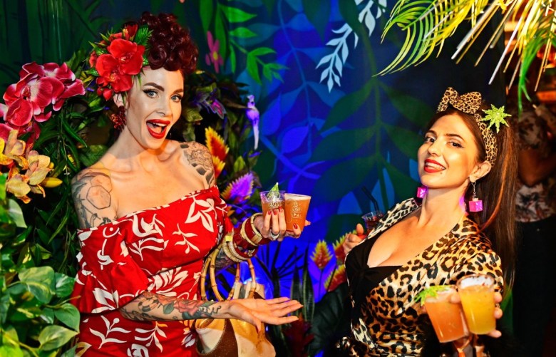 Tiki Oasis attendees