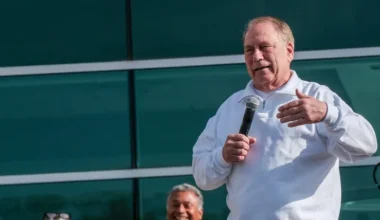 Michigan State Spartans offer scholarship to top recruit son of basketball program legend image