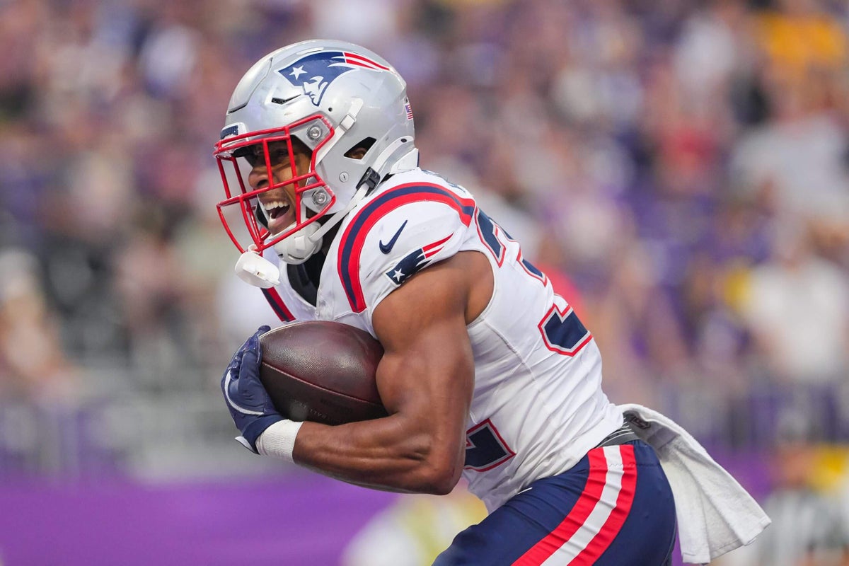 2 rookie NFL running backs soaring up draft lists, plus more fantasy football news