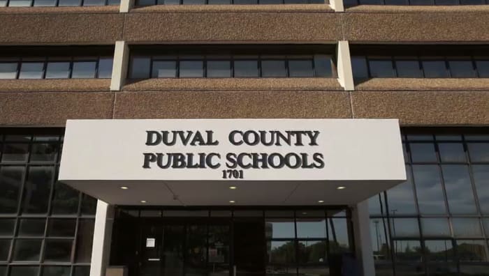 Free and reduced price meal applications available for DCPS 2025-26 school year