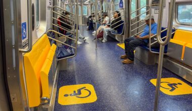 New Staten Island Railway cars mean more standing, ‘much, much less’ sitting