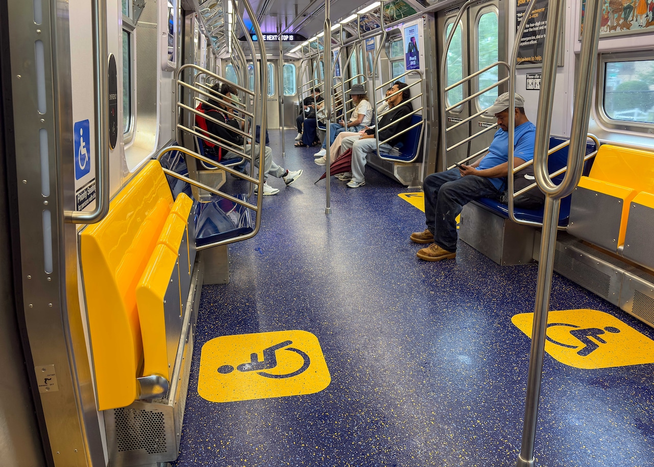 New Staten Island Railway cars mean more standing, ‘much, much less’ sitting