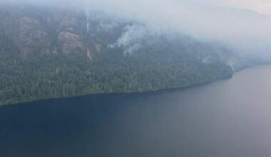 Vancouver Island wildfire forces hundreds to evacuate, crews work to protect homes, Hwy. 4 - BC