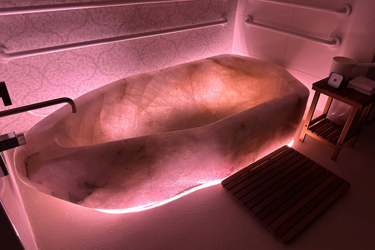 IntoMeSea Crystal Bathtub