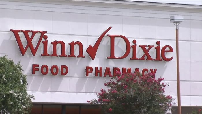 Jacksonville firefighter accused of stealing from Winn-Dixie stores 27 times using self-checkout