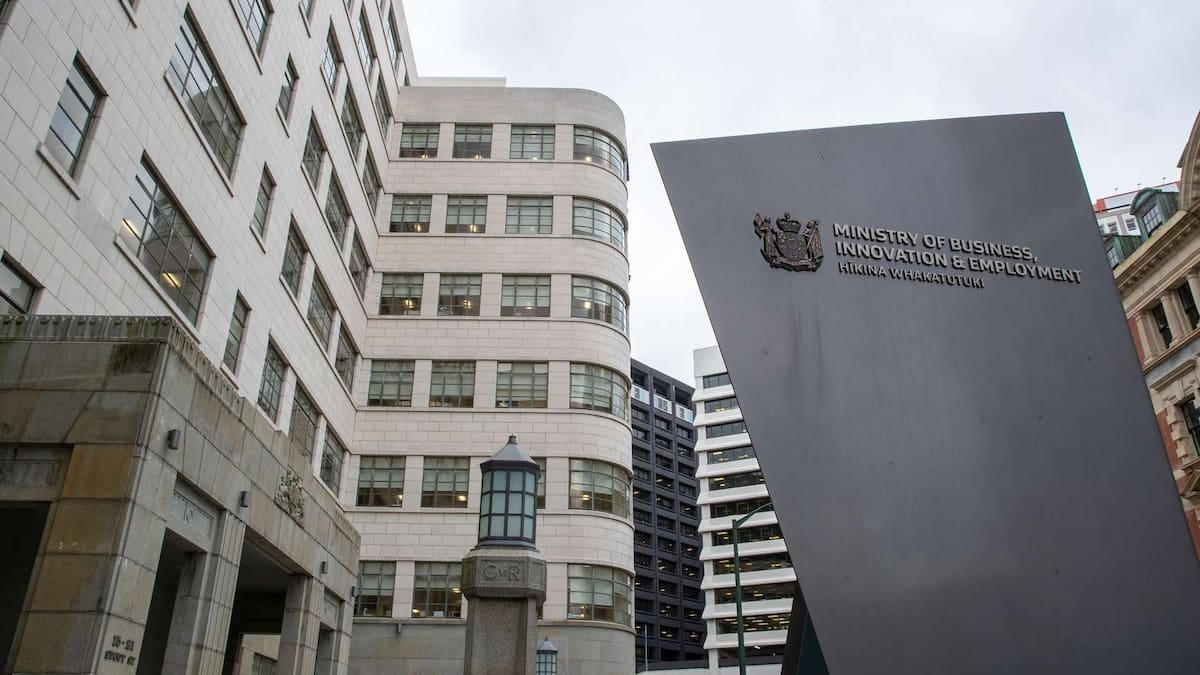 Businesses urged to bypass free MBIE employment mediation service due to wait-list