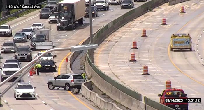 Crash on I-10 East causes backups at Cassat Avenue