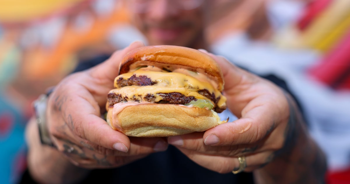 Inside Dallas’ newest burger joint, which sells just one main menu item