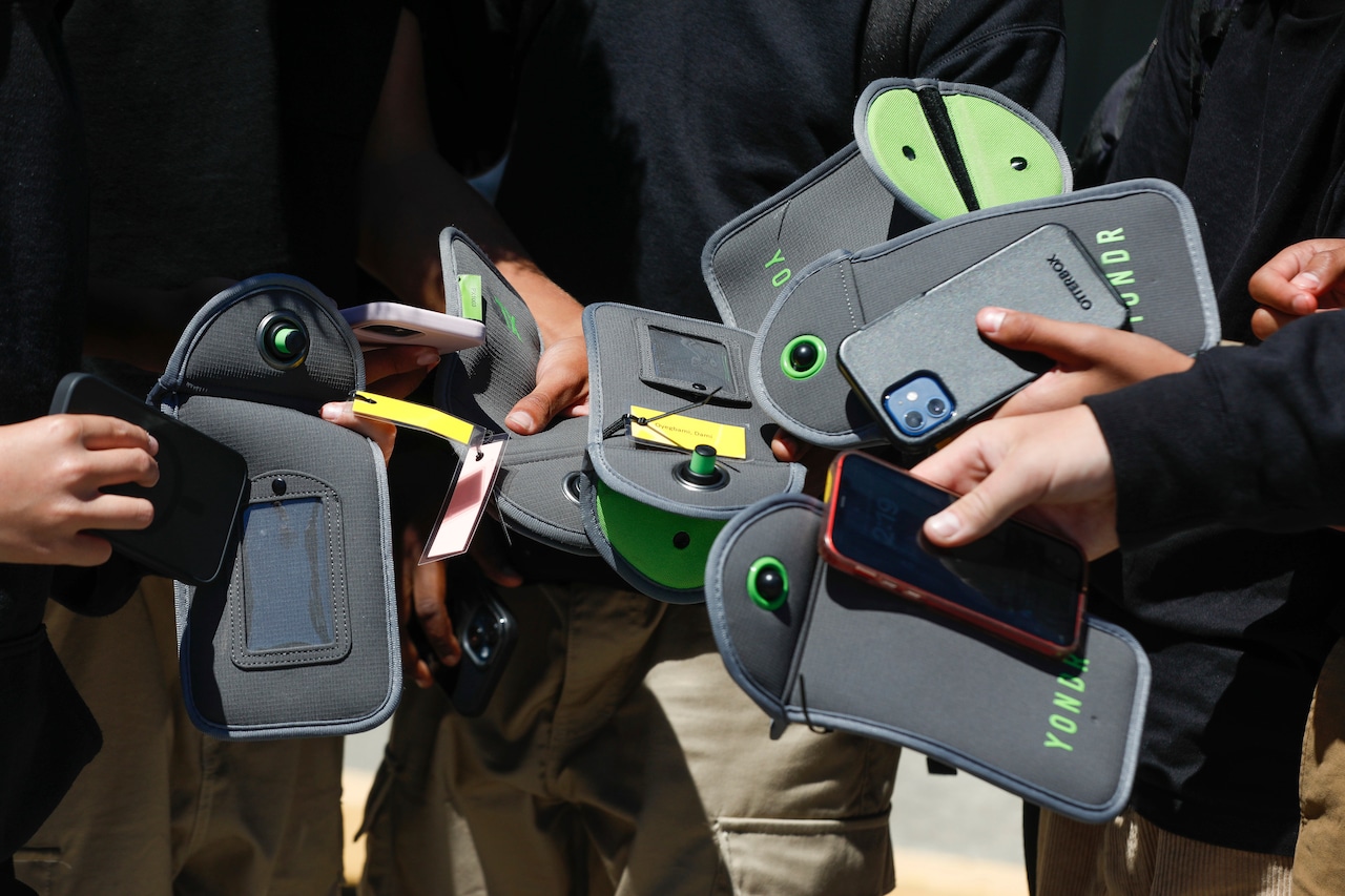 N.Y. launches website to find your school’s cellphone ban policy