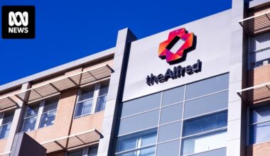 The Alfred Hospital issues apology after power outage disrupts three surgeries