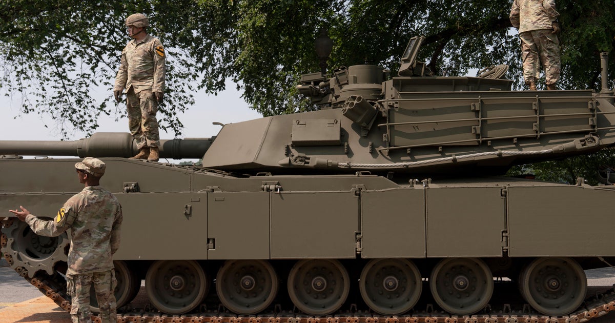 U.S. soldier accused of trying to give Russia sensitive Army tank info for citizenship