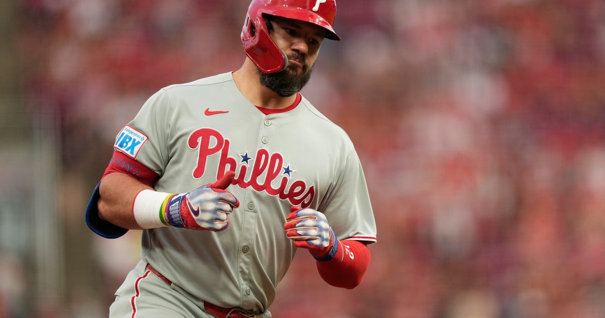 Schwarber hits his 42nd homer in 4-run 8th inning as Philadelphia Phillies rally past Reds