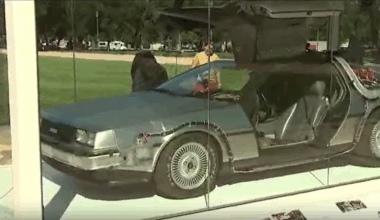 Chicago-area DeLorean fans push iconic 80’s car into the future