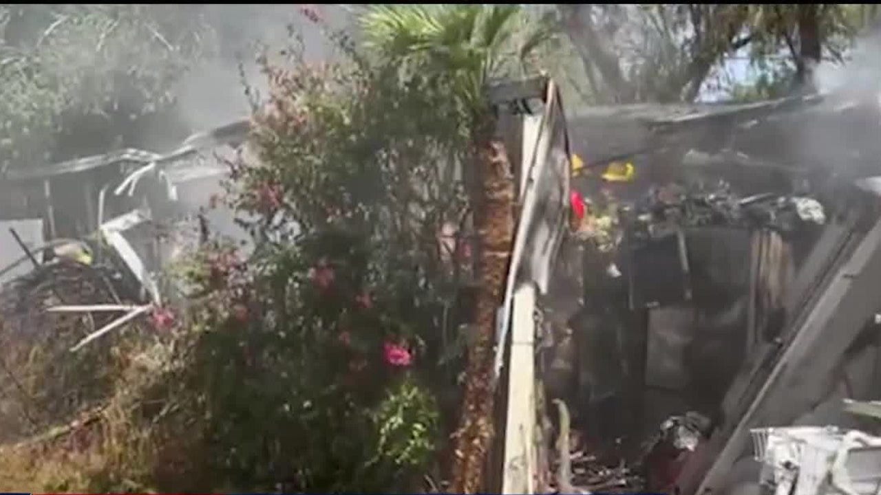 Woman escapes Phoenix mobile home fire that killed her husband and 2 dogs