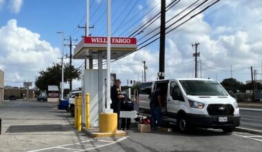 Three suspects rob San Antonio ATM in broad daylight
