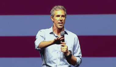 Beto O'Rourke's redistricting rally draws crowd in Fort Worth as Texas legal fight escalates