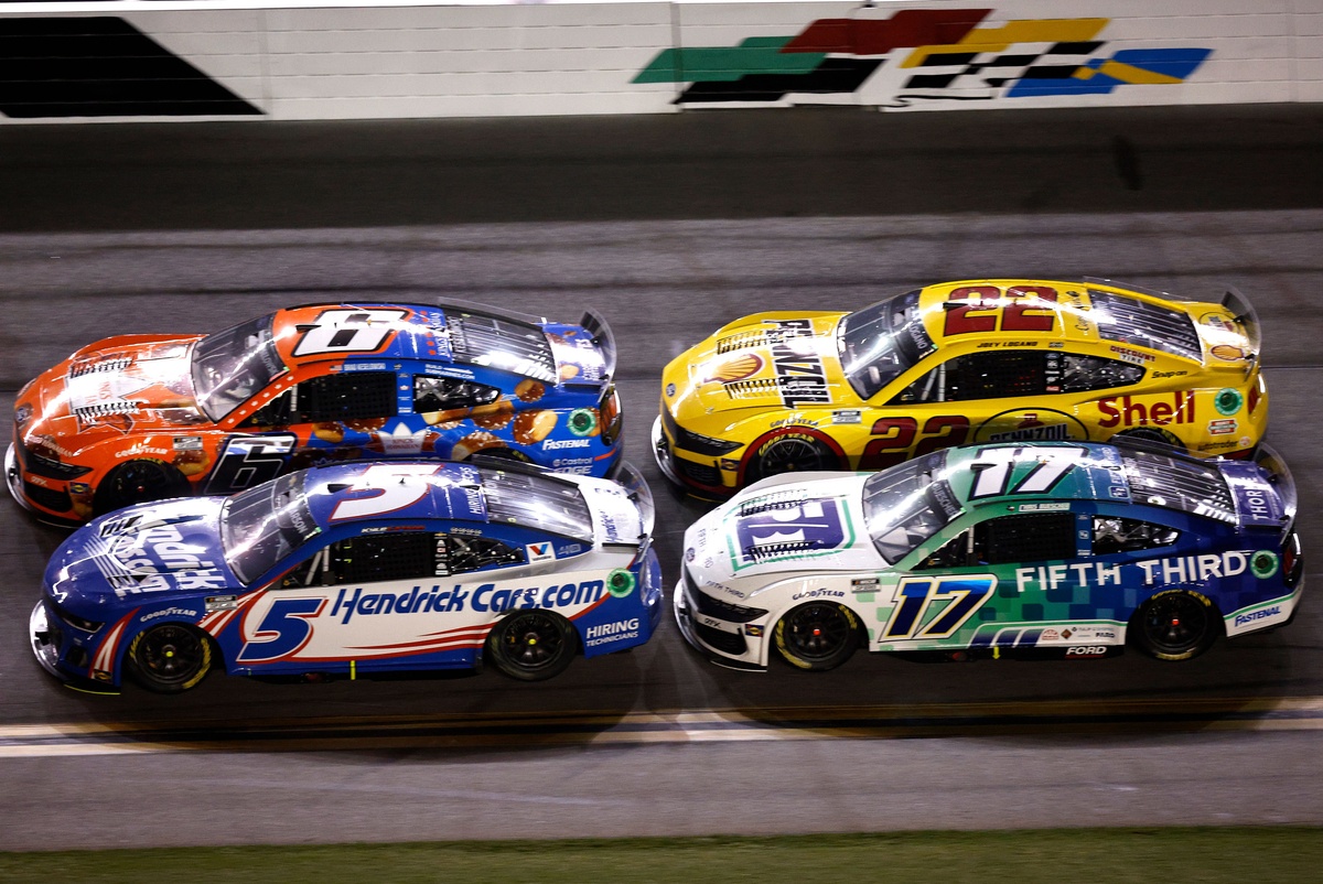 Kyle Larson claims "you can't go anywhere" with Daytona 'gridlock'