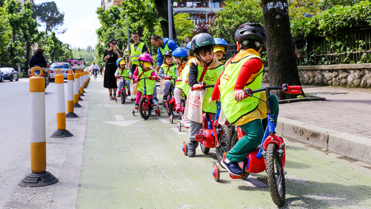 Building Cities for Children: Streets That Slow Down, Play, and Teach - Image 3 of 9