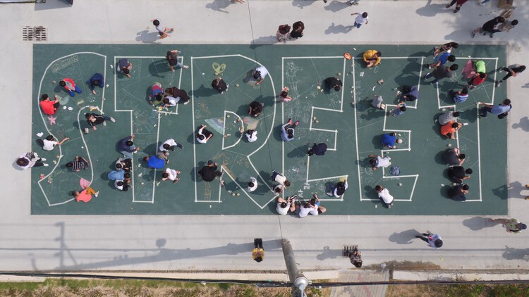 Building Cities for Children: Streets That Slow Down, Play, and Teach - Image 5 of 9