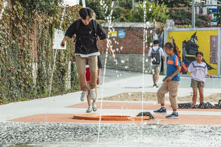 Building Cities for Children: Streets That Slow Down, Play, and Teach - Image 1 of 9