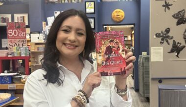 Valley author Liana De la Rosa celebrates newest book with sold-out Mesa event