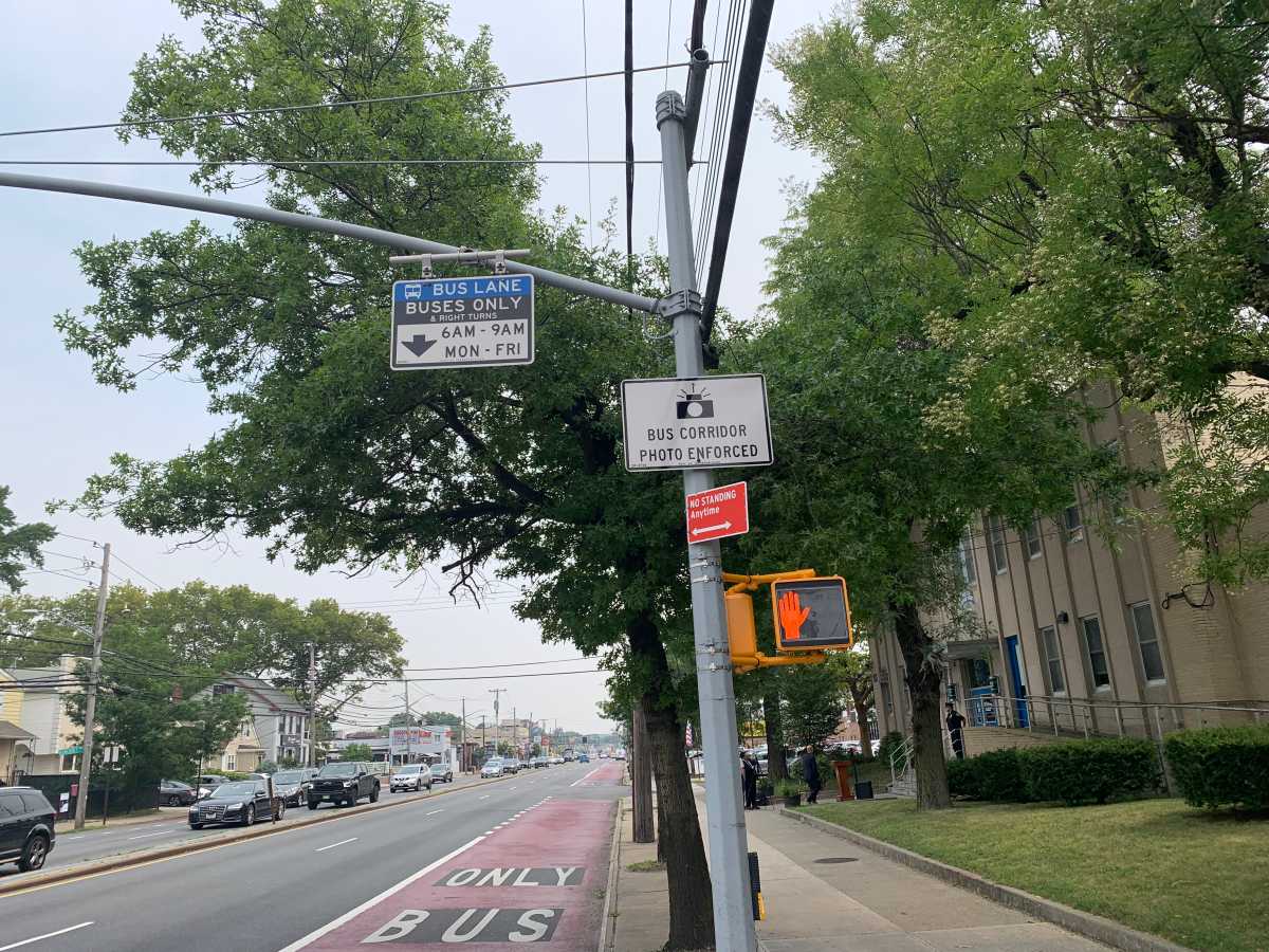 Hylan Boulevard sees uptick in collisions due in part to ‘poor’ DOT signage on bus lanes in Staten Island